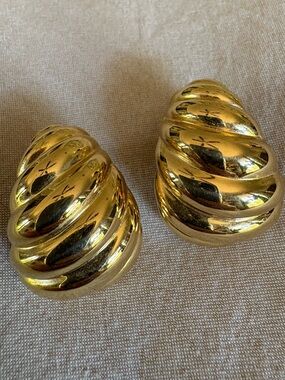 Vintage Napier gold toned swirl horn earrings